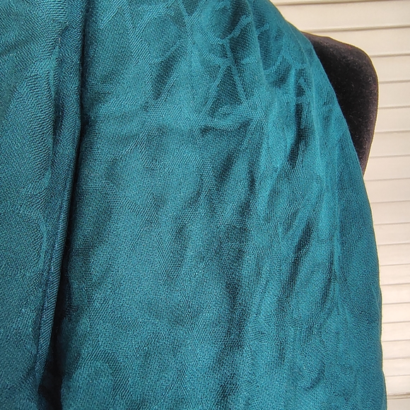 Calvin Klein Deep Teal Blue Scarf – Luxe Lightweight Wrap OS - Picture 4 of 5